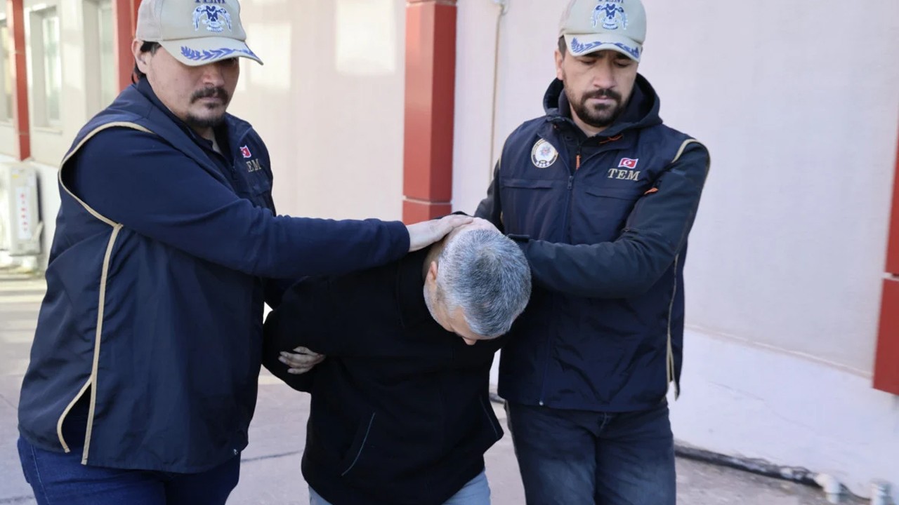 Sınav sorularını sızdıran FETÖ'cü çatı katında yakalandı