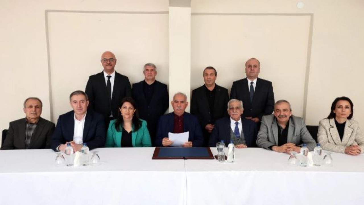 Terör örgütüne silah bıraktırma çağrısı: Terörist başı Öcalan'dan yıllar sonra ilk fotoğraf