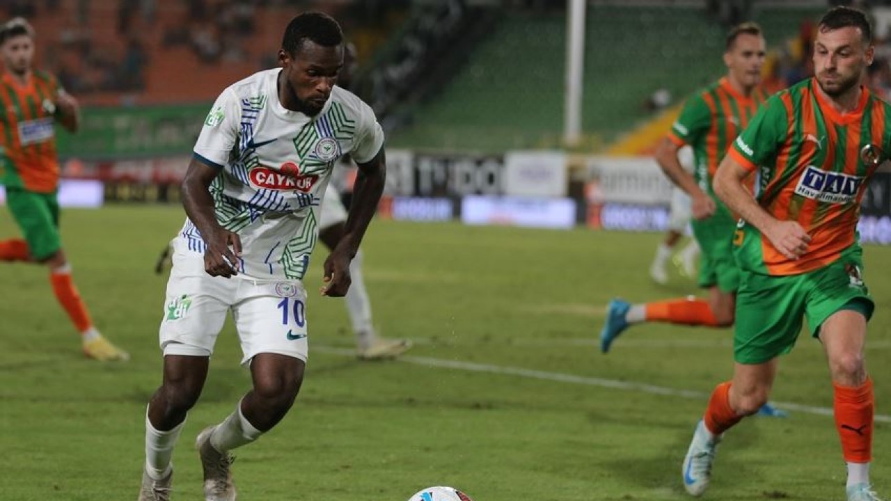 Çaykur Rizespor - Alanyaspor maçının ilk 11'leri belli oldu