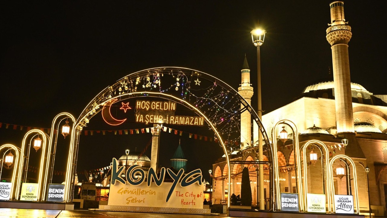 KONYA'DA (3 MART 2025) SAHUR SAAT KAÇTA BİTİYOR? Konya sahur vakti kaçta? Sahur yemeğinin önemi ne?