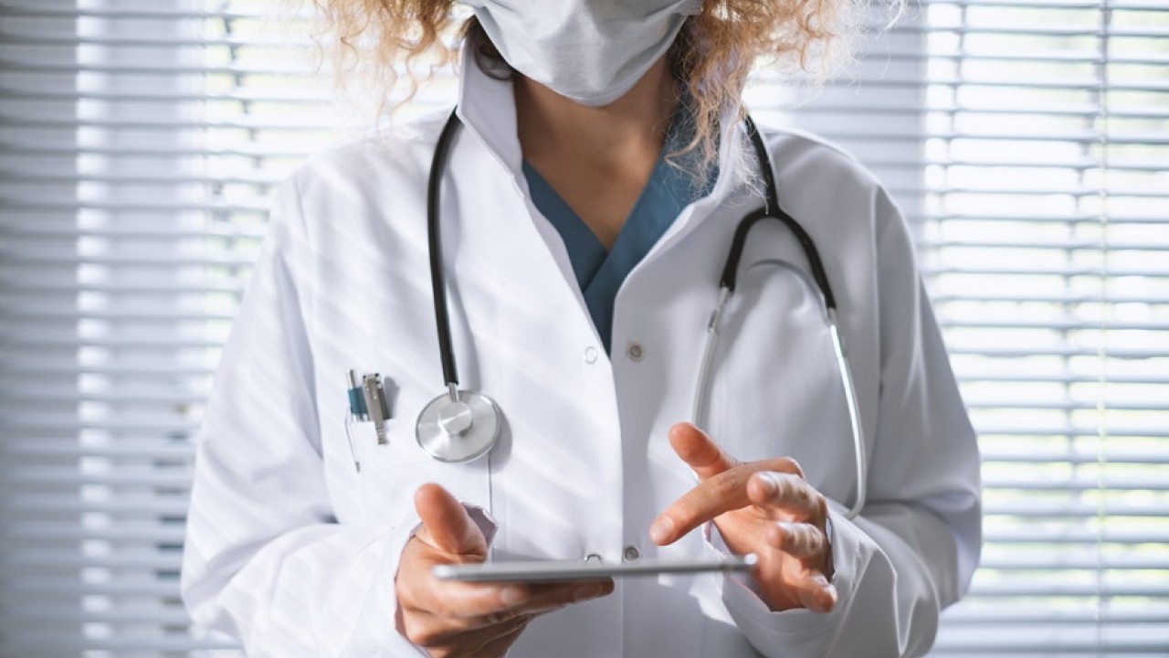 Çene Dolgusu ve Yanak Dolgusu: Genç ve Dengeli Bir Yüz İçin En Etkili İşlemler