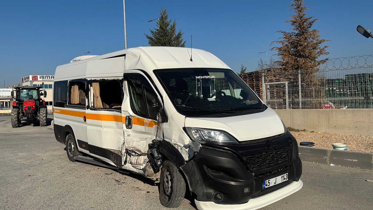 İki işçi servisi çarpıştı: 19 yaralı