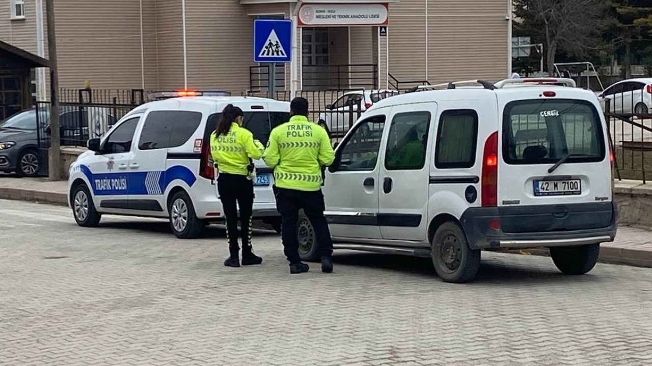 Kulu'da okul önlerinde denetimler sürüyor