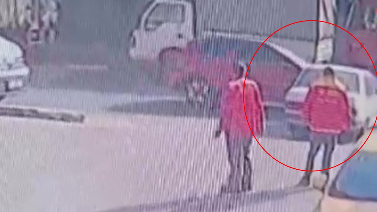 Çalışmayan arabayı iterken kaza yaptılar