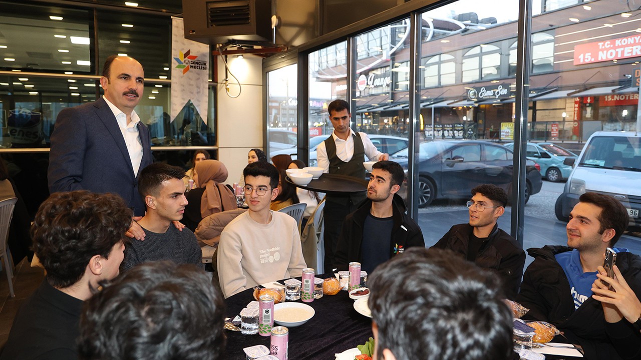 Başkan Altay iftarda üniversiteli gençlerle buluştu