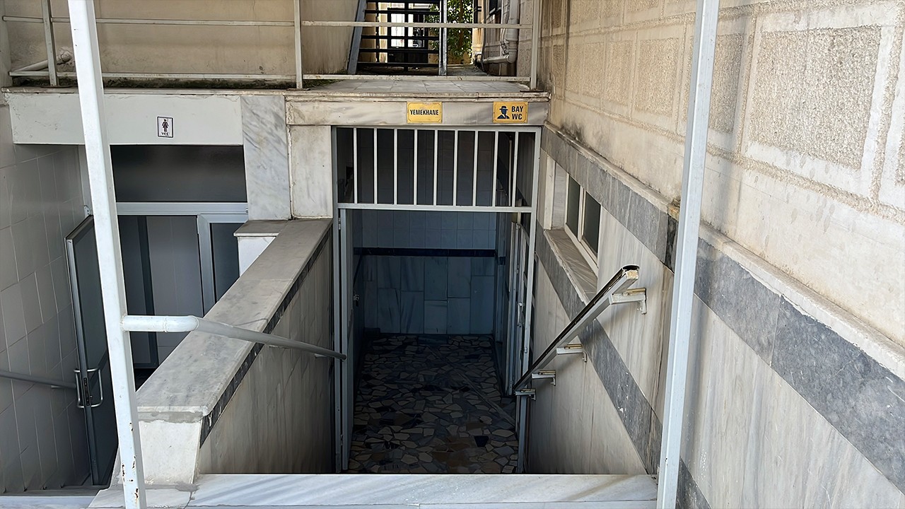 Cami tuvaletinde silahla vurulmuş halde bulundu