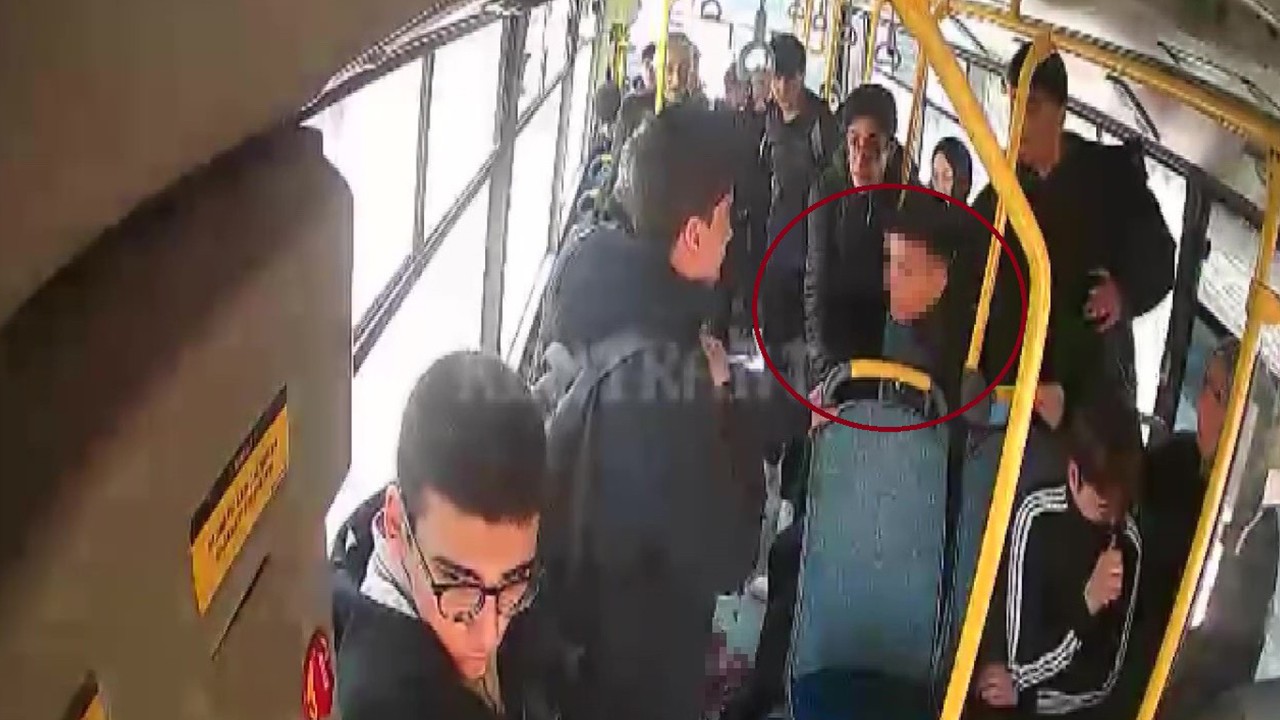 Okul çıkışı çıkan kavgada 2 lise öğrencisi birbirini bıçakladı