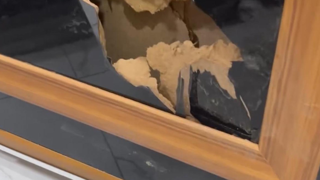 Eski sevgili dehşeti: Evinin kapısını kırdı boğazını sıkıp darbetti!