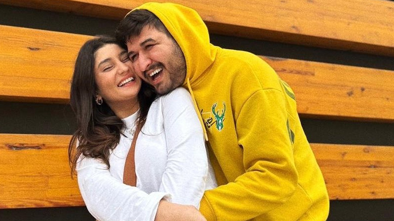 2 ay önce evlendiği hemşire eşini satırla öldürdü