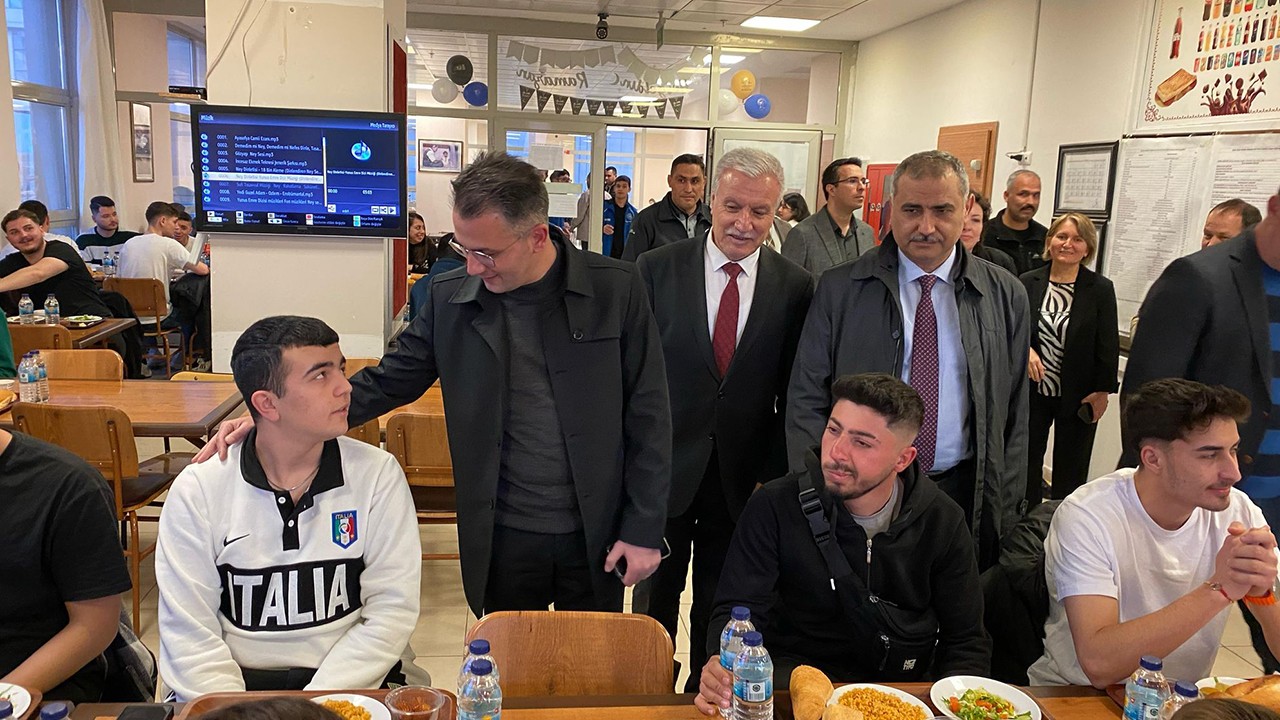 Kulu'da üniversite öğrencileri ile iftar