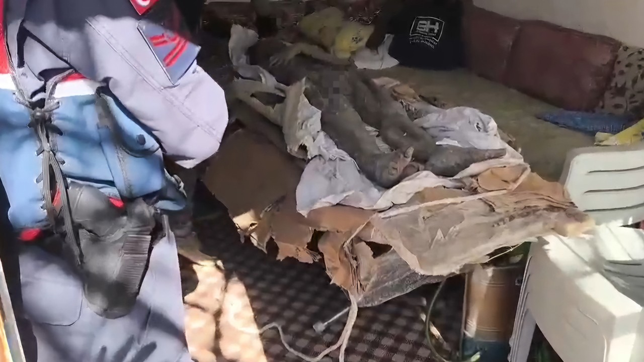 Orta Çağ'a ait mumyayı satmaya çalışırken yakalandılar