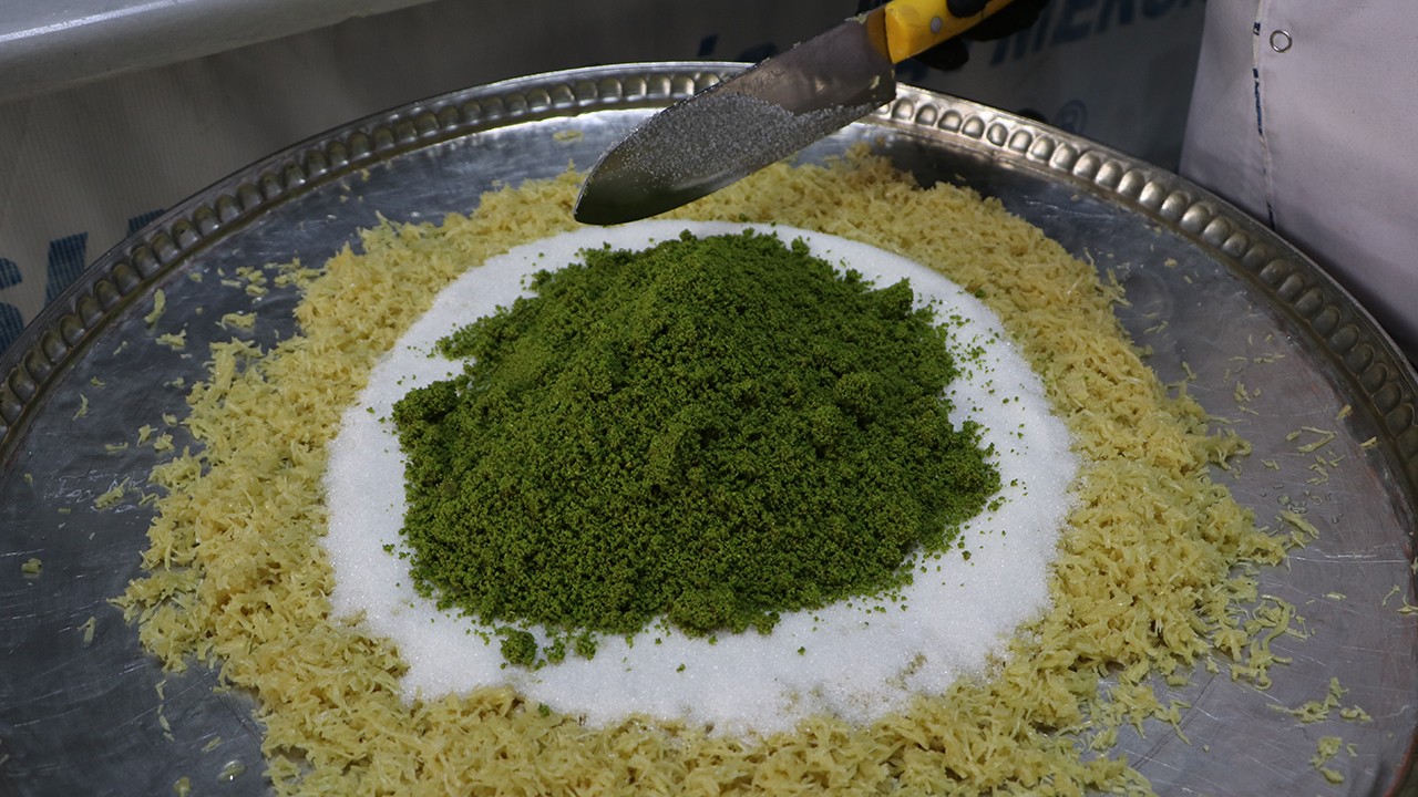 Tescilli lezzet "cennet çamuru" iftar sofralarını süslüyor