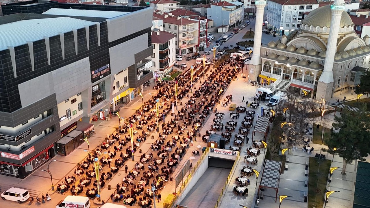 Kulu'da 3 bin kişilik iftar sofrası kuruldu