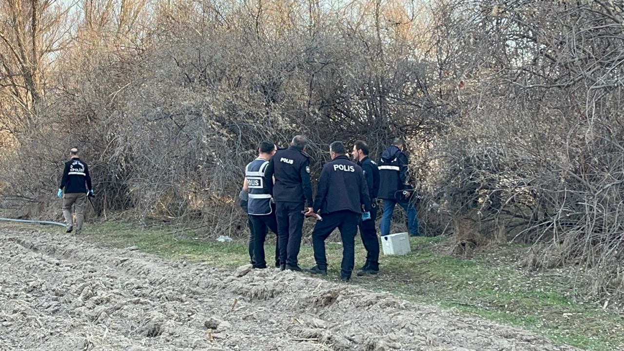 Boş arazide 1 kişi ölü, 3 kişi baygın bulundu