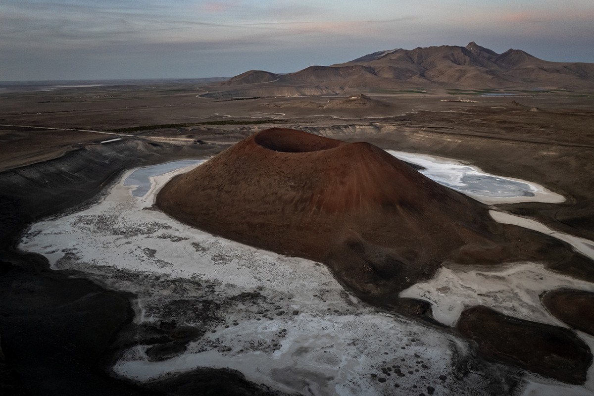 İklim krizinin tarım arazilerini ve yerleşim yerlerini tehdit eden sesi obruklar