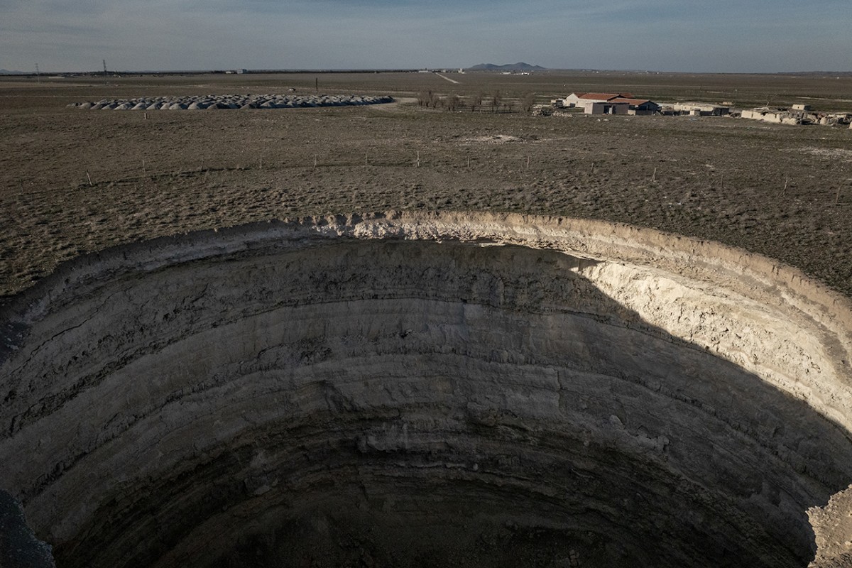 İklim krizinin tarım arazilerini ve yerleşim yerlerini tehdit eden sesi obruklar