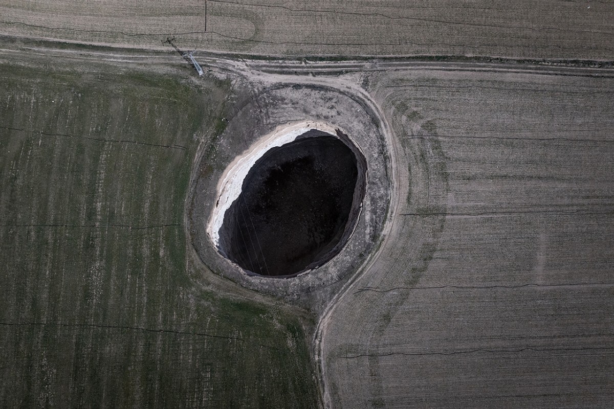 İklim krizinin tarım arazilerini ve yerleşim yerlerini tehdit eden sesi obruklar