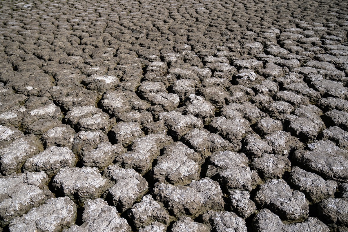 İklim krizinin tarım arazilerini ve yerleşim yerlerini tehdit eden sesi obruklar