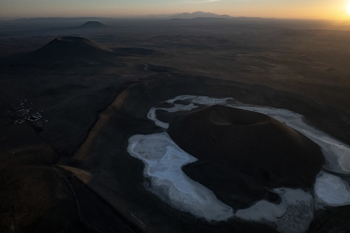 İklim krizinin tarım arazilerini ve yerleşim yerlerini tehdit eden sesi obruklar