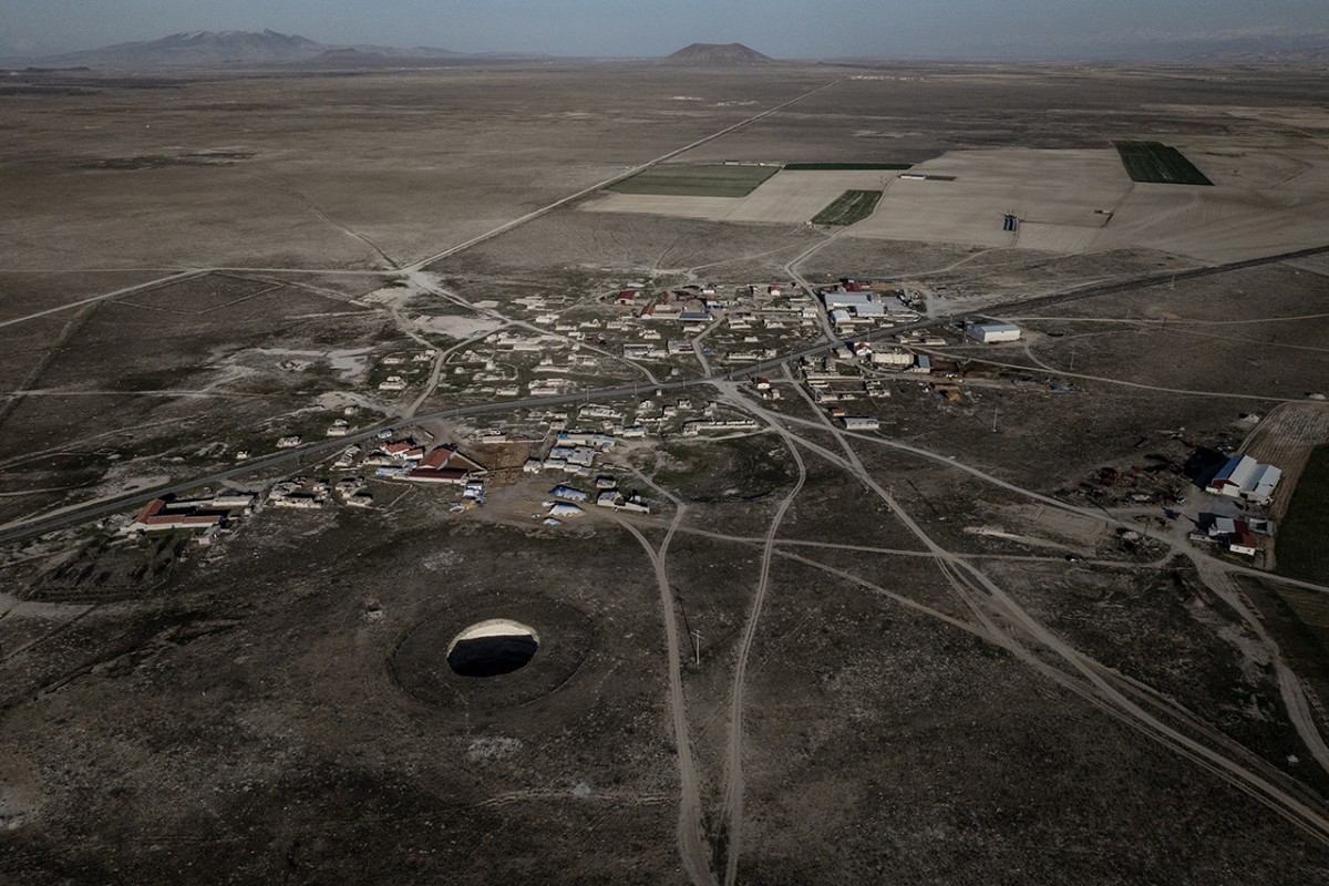 İklim krizinin tarım arazilerini ve yerleşim yerlerini tehdit eden sesi obruklar