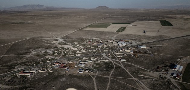 İklim krizinin tarım arazilerini ve yerleşim yerlerini tehdit eden sesi obruklar