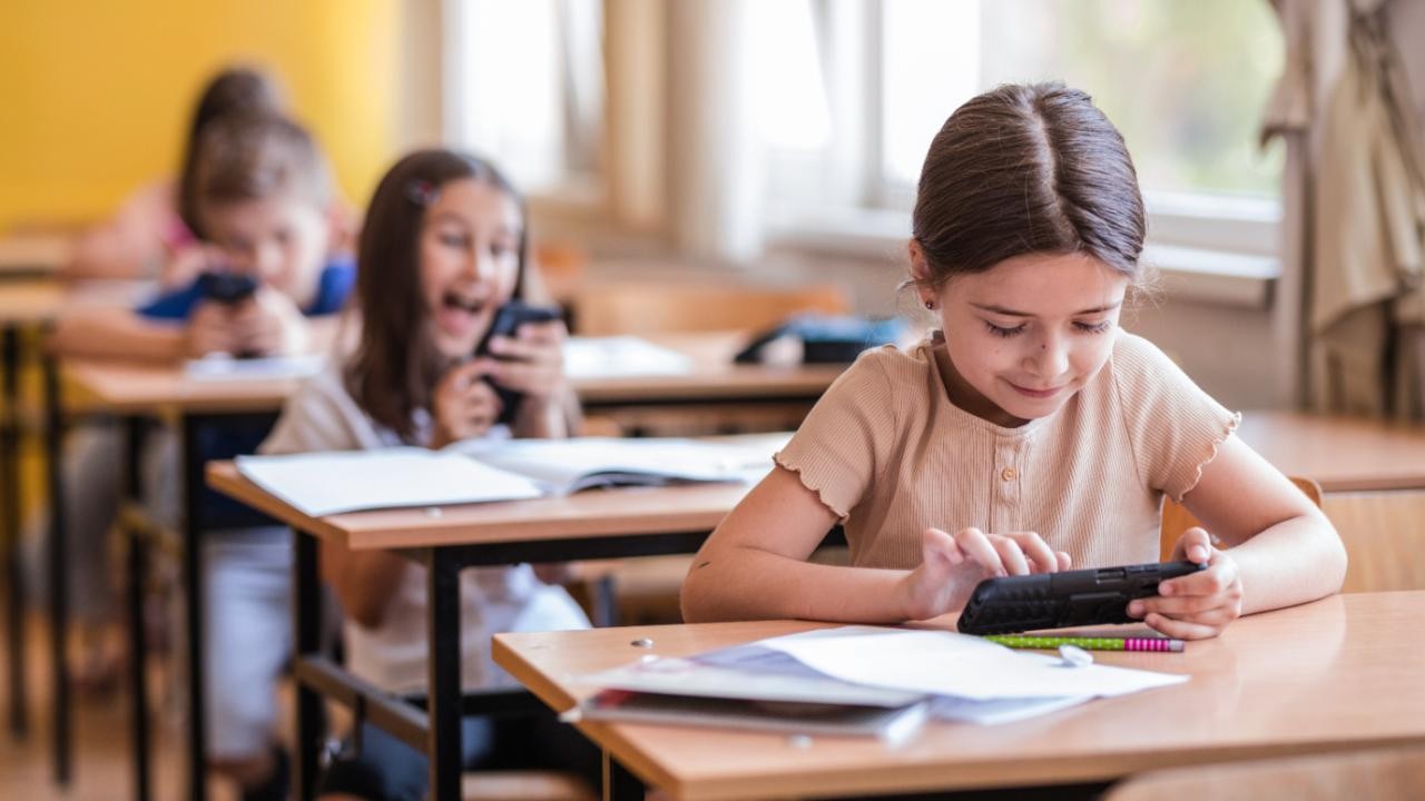 Öğrenciler dijital cihazları olmadan bir gün geçirmekte zorlanıyor