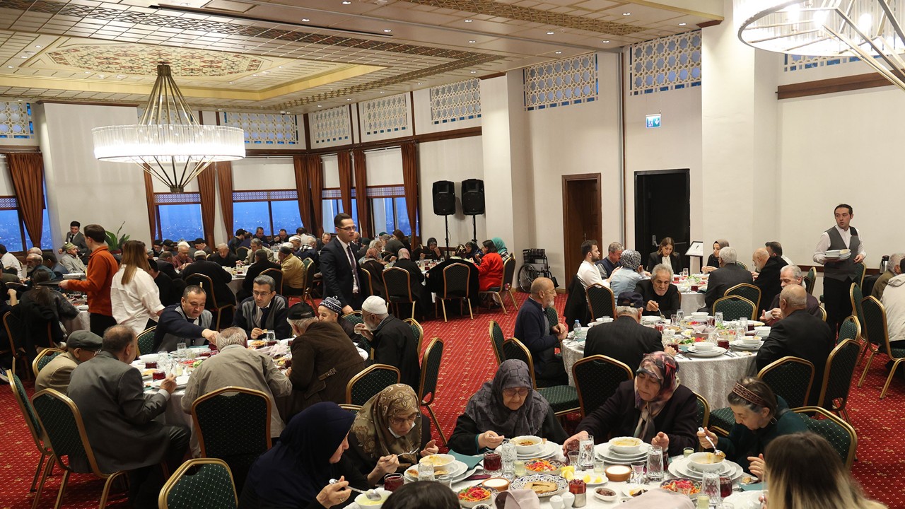Konya Büyükşehir Belediyesi “Yaşlılara Saygı Haftası” kapsamında iftar programı düzenledi