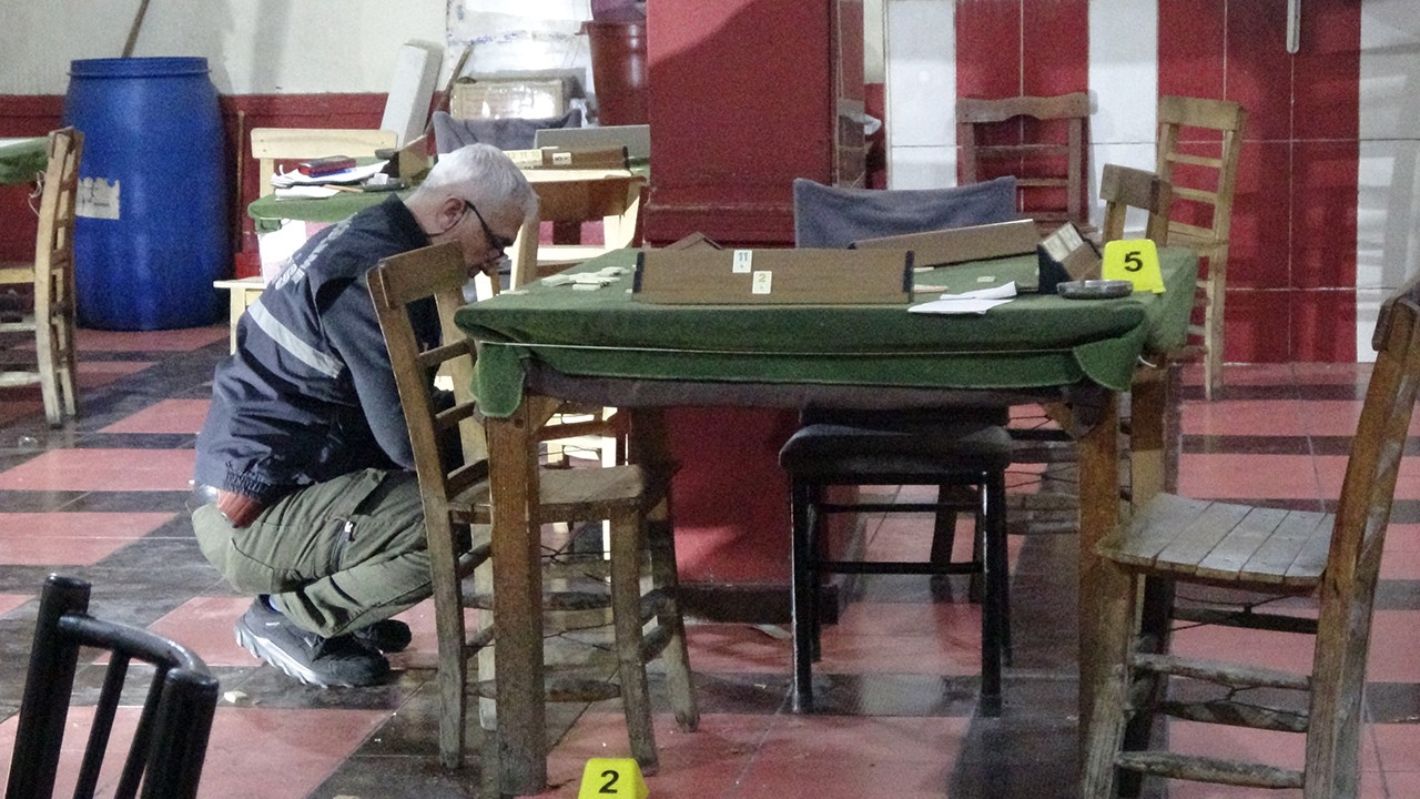 2 arkadaş okey masasında öldürüldü