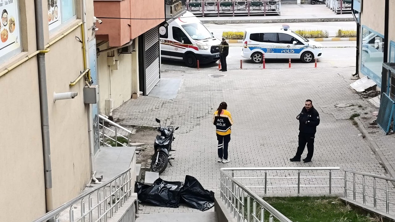 4'üncü kattan düşen bankacı hayatını kaybetti