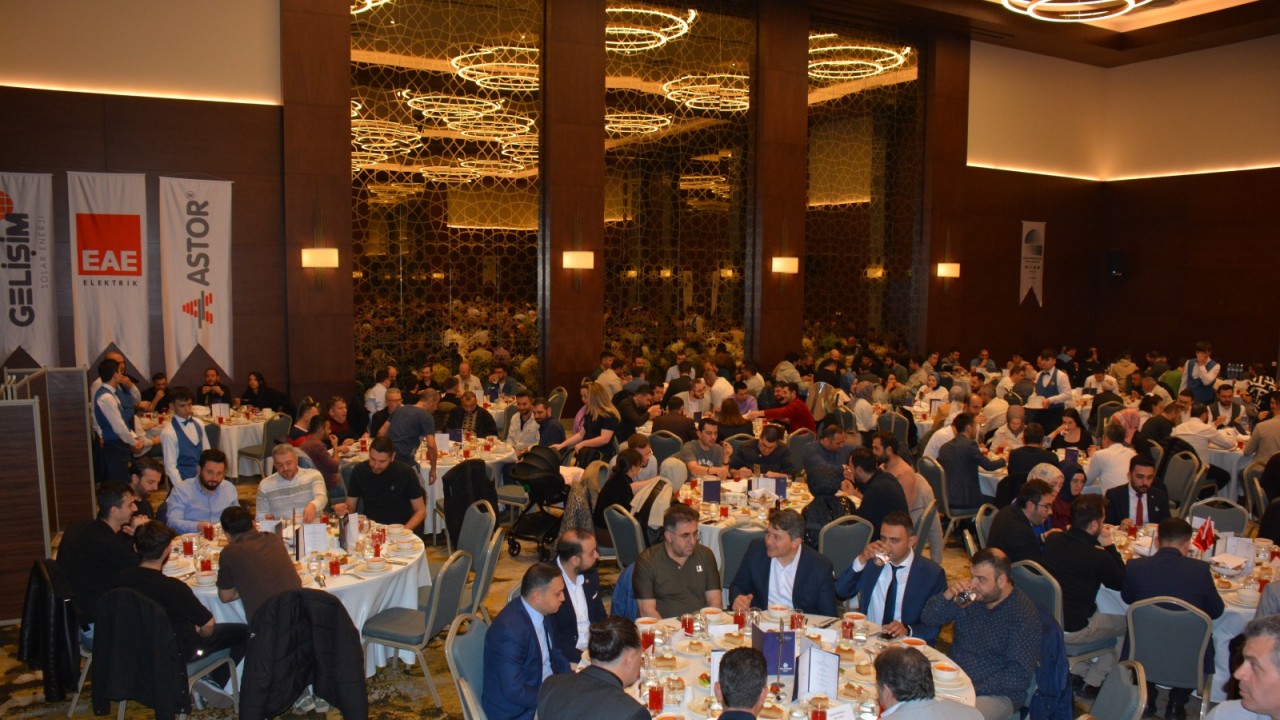 Konya'daki elektrik mühendisleri iftarda bir araya geldi