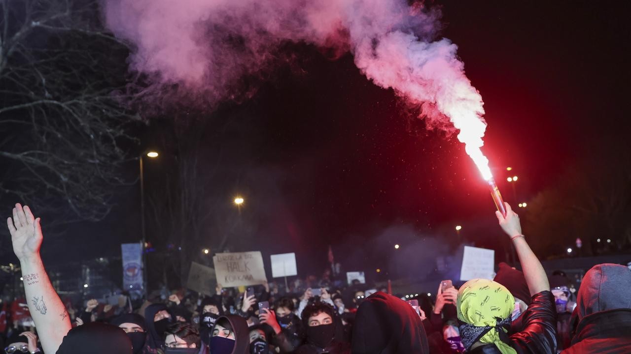 İstanbul'da izinsiz gösterilerde 178 zanlı tutuklandı