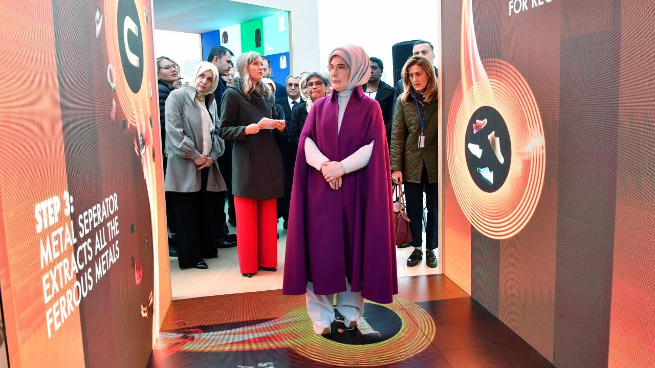 Emine Erdoğan, "Sıfır Atık Enstelasyon Sergisi"ni ziyaret etti