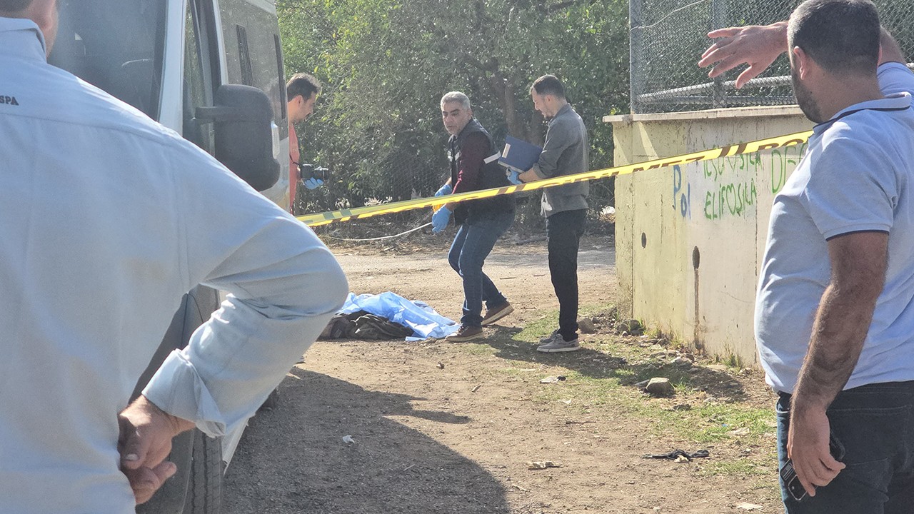 Şakalaştığı arkadaşlarının yola ittiği öğrenci, servis minibüsünün altında kalarak can verdi