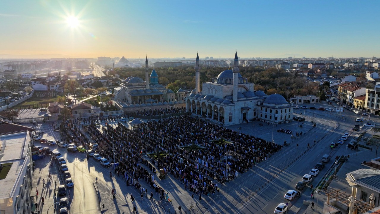 Türkiye'deki 90 bin camide şehitler ve mazlumlar için dua edildi