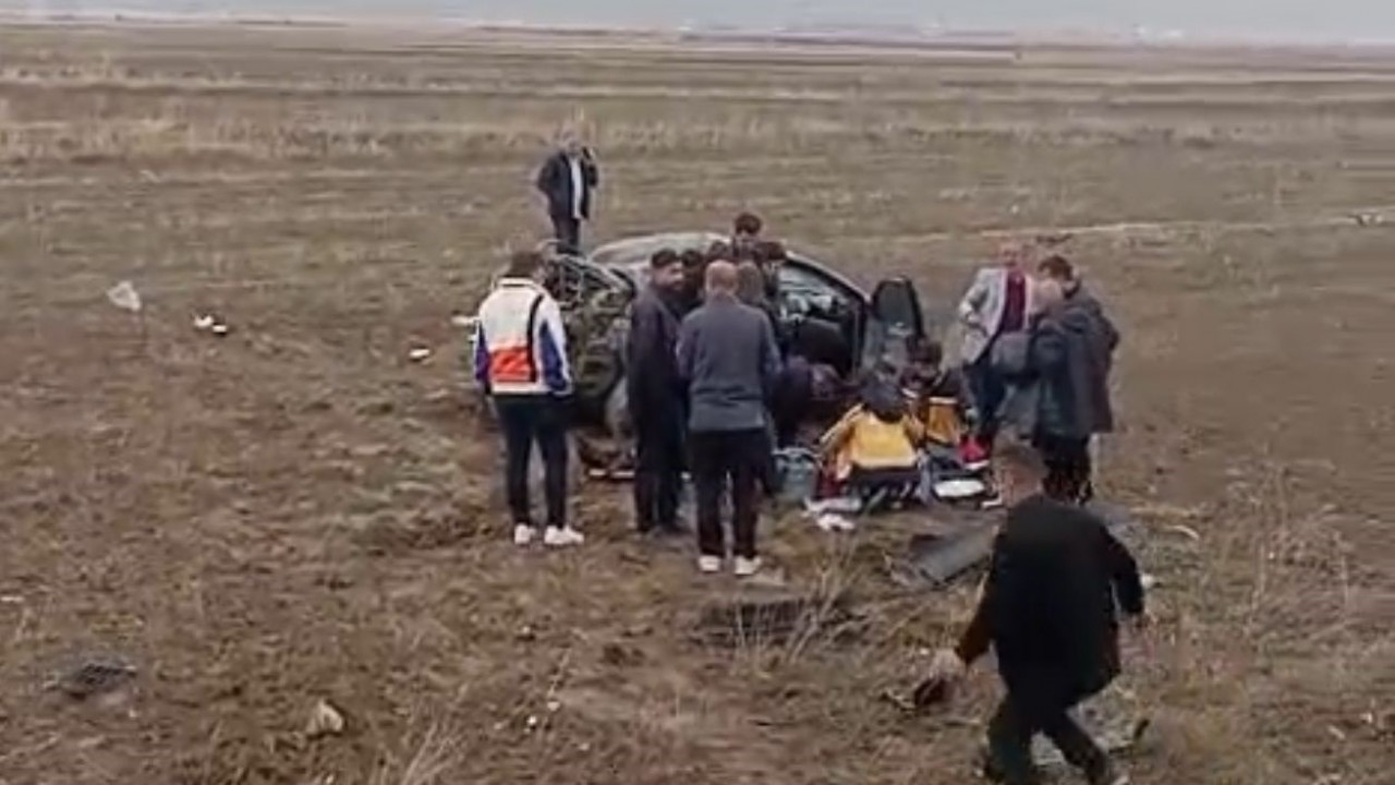 Otomobil elektrik direğine çarptı: 17 yaşındaki Arda öldü, 3 yaralı