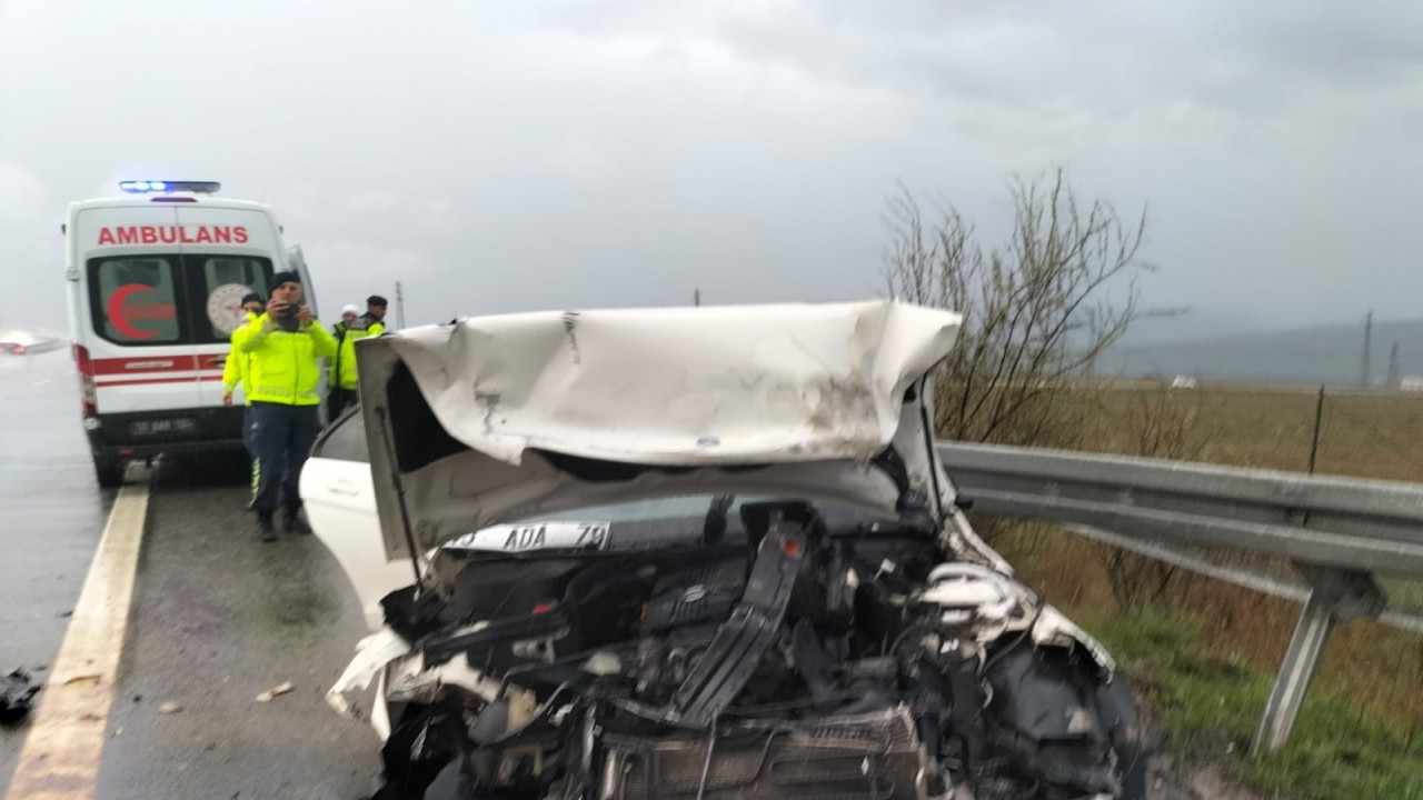 5 aracın karıştığı zincirleme kazada 2 ölü, 4 yaralı