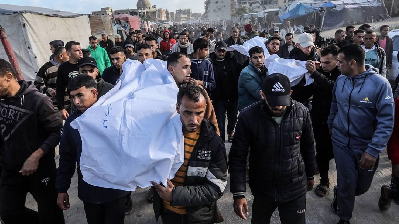 Katil İsrail Gazze'de 7 Ekim'den beri 1513 sağlık personeli ve yardım çalışanını öldürdü