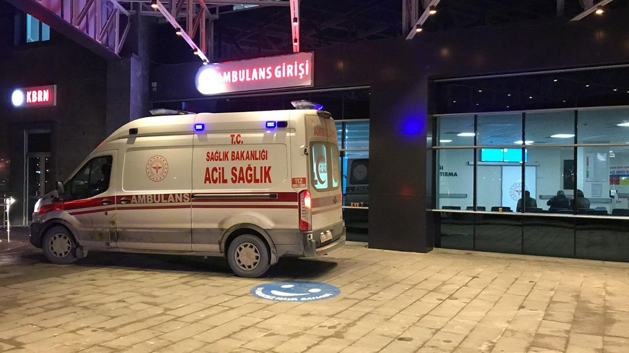 Tartıştığı kocasını boğazından bıçakladı