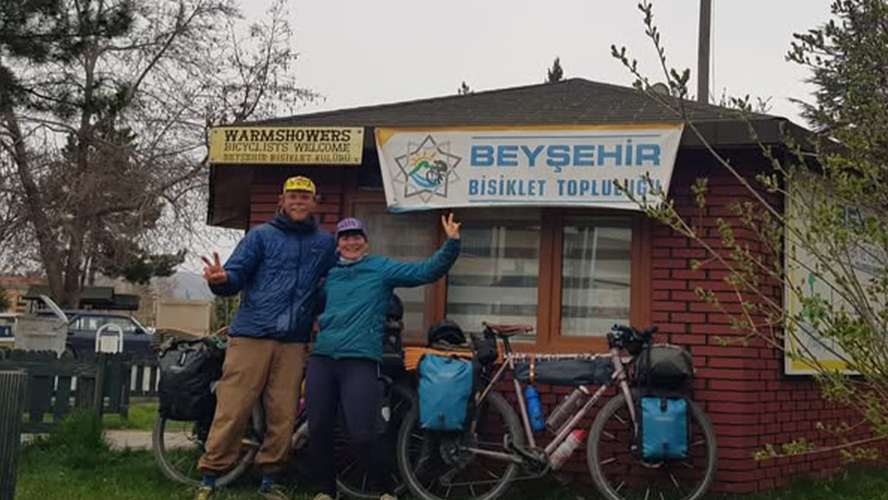 Avrupa turundaki bisiklet tutkunu İsviçreli çift, Beyşehir'e geldi