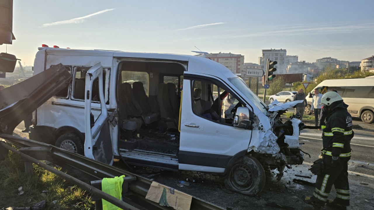 İki işçi servisi kafa kafaya çarpıştı: 18 yaralı