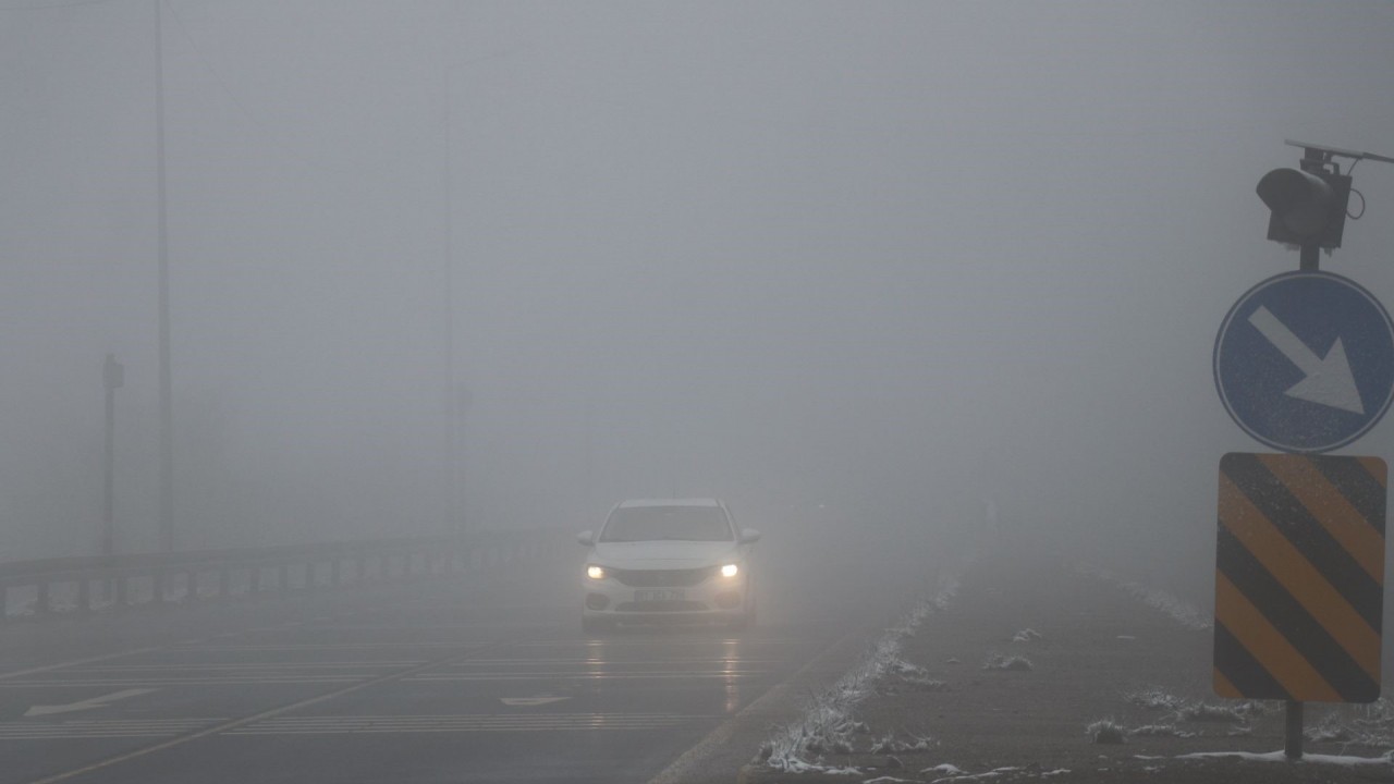 Bolu Dağı'nda yoğun sis sebebiyle görüş mesafesi 20 metreye düştü