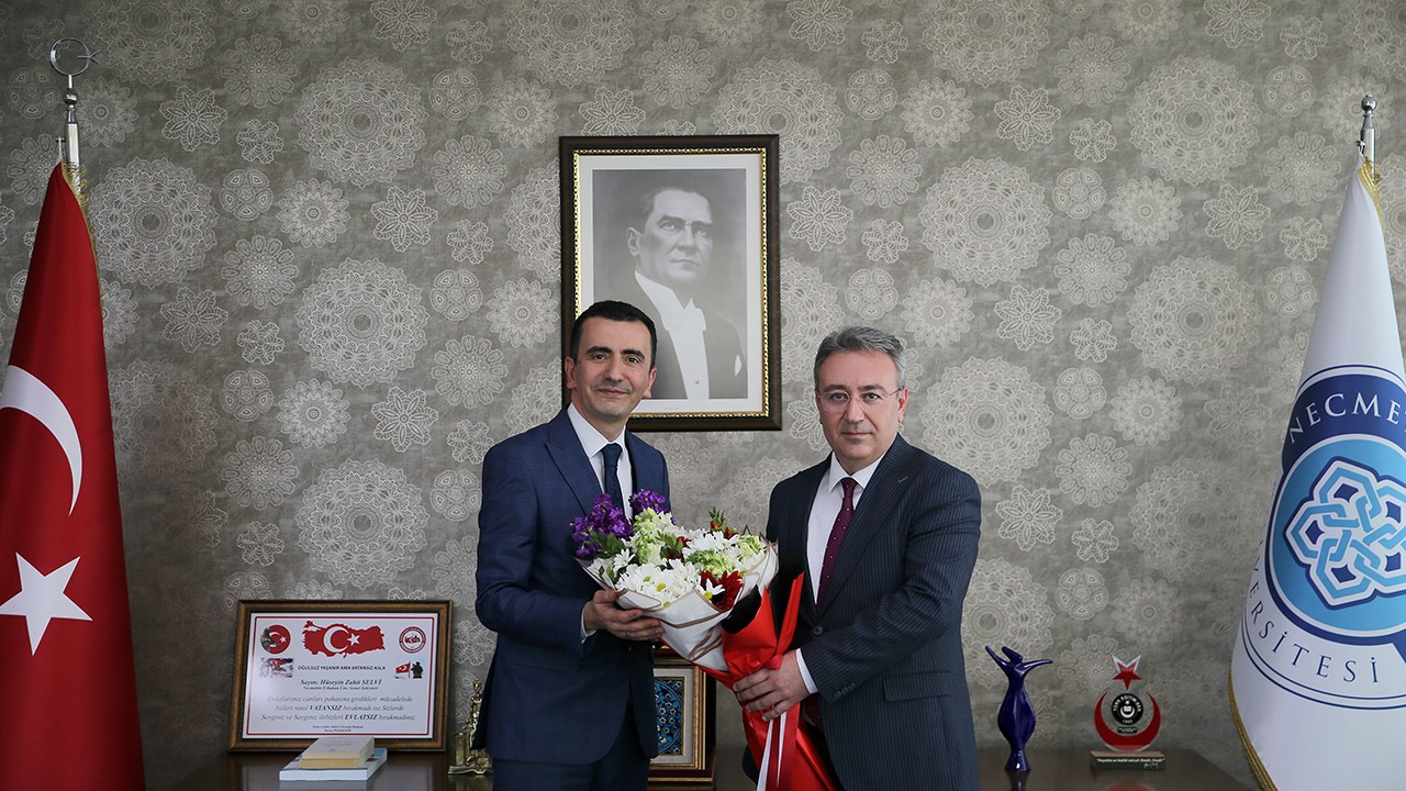 Necmettin Erbakan Üniversitesinde bayrak değişimi