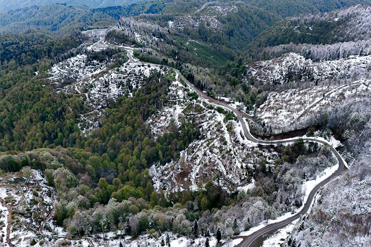 İlkbahar’da karla kaplanan Çam Dağı havadan görüntülendi