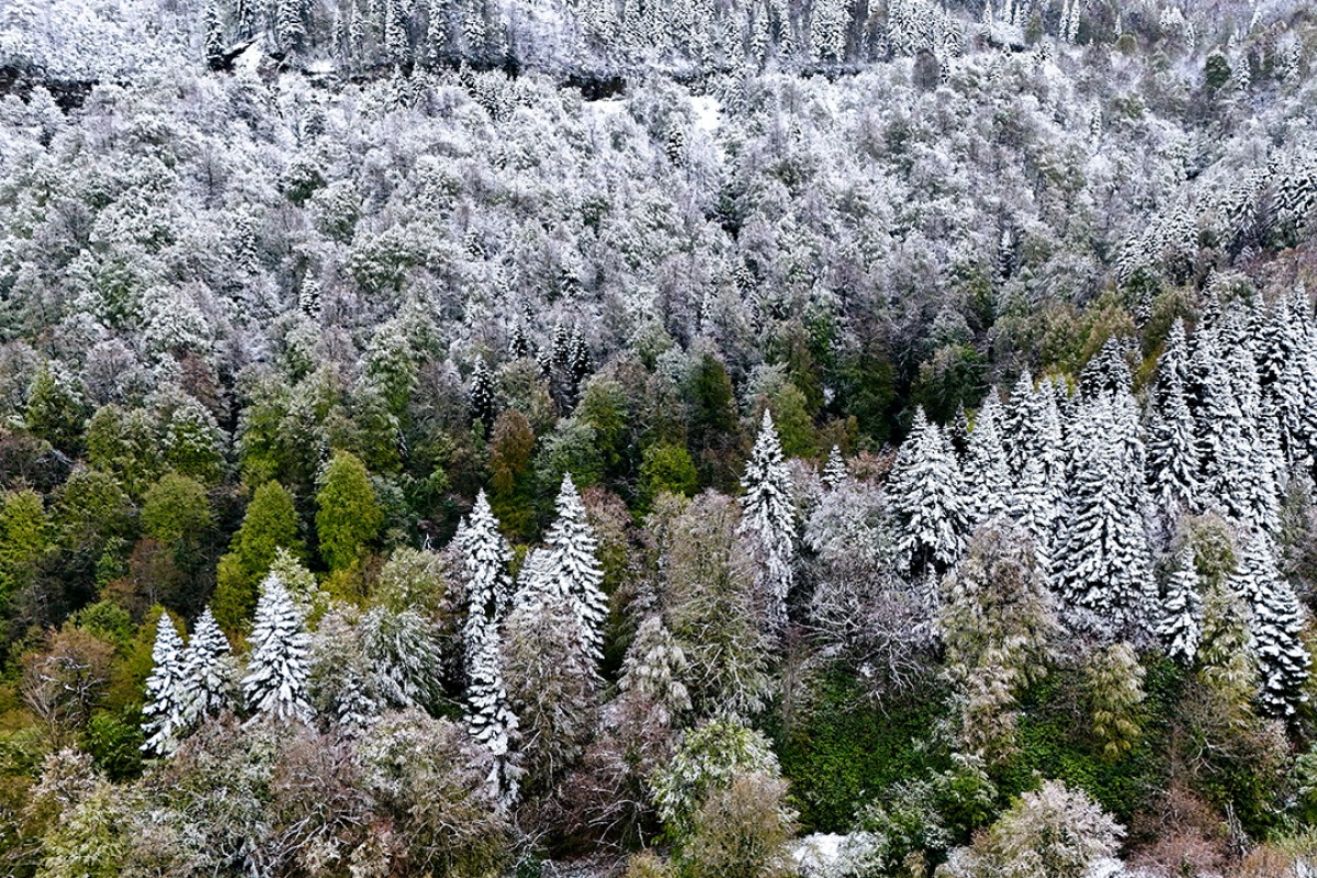 İlkbahar’da karla kaplanan Çam Dağı havadan görüntülendi