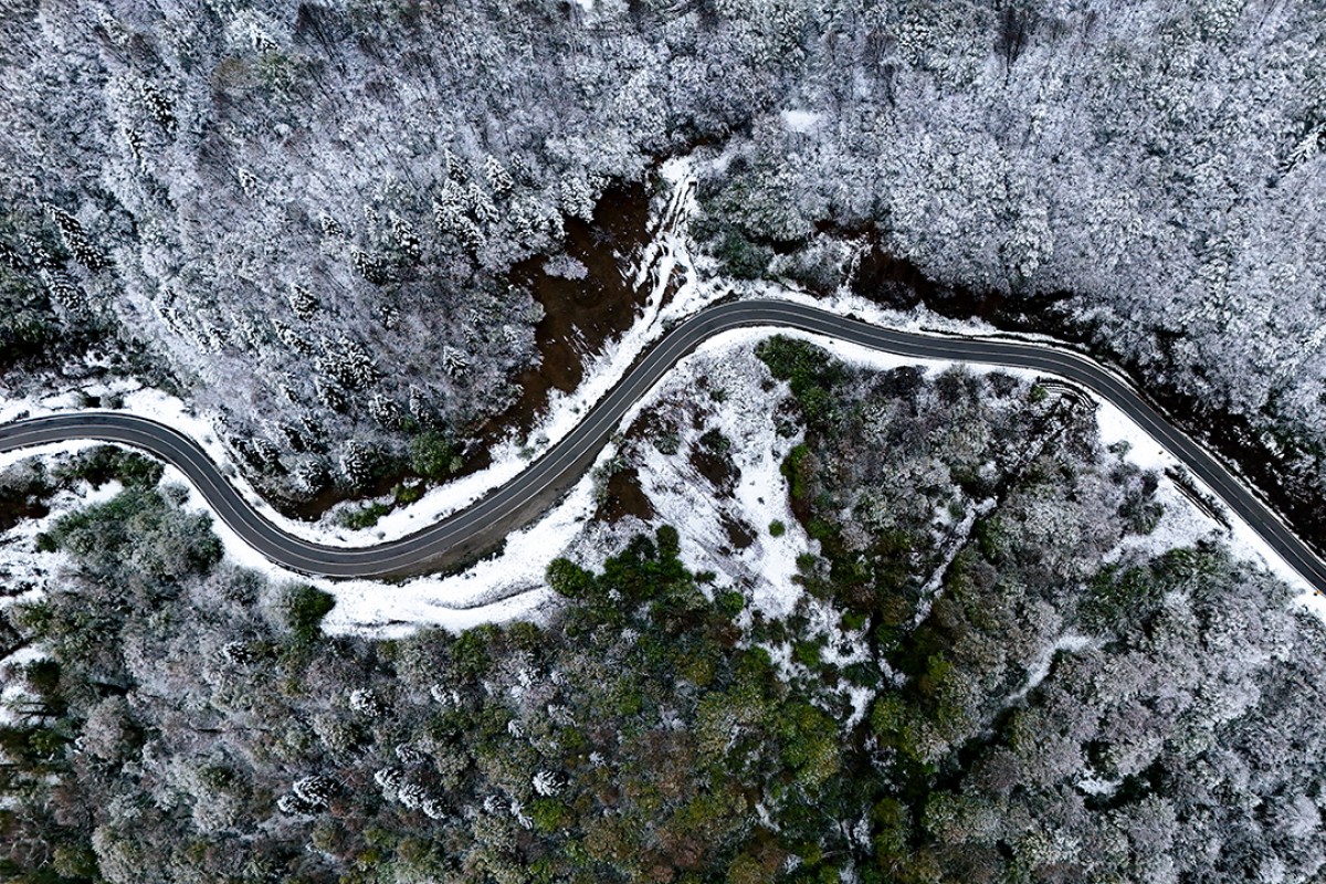 İlkbahar’da karla kaplanan Çam Dağı havadan görüntülendi