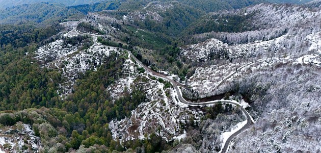 İlkbahar’da karla kaplanan Çam Dağı havadan görüntülendi