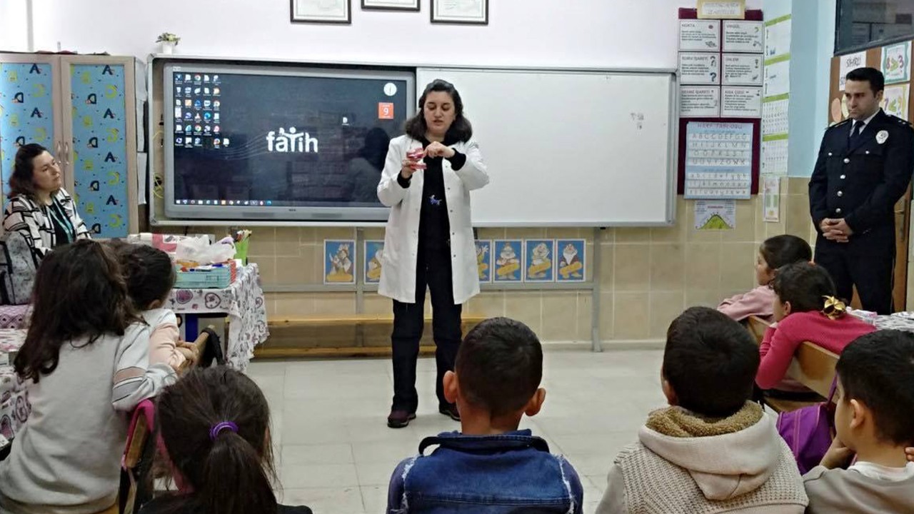 Ahırlı'da öğrencilere ağız ve diş sağlığı taraması yapıldı