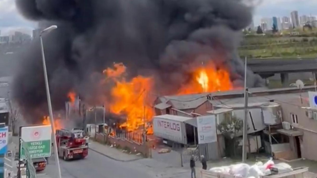 Kimyasal madde deposunda yangın! Otomobiller küle döndü
