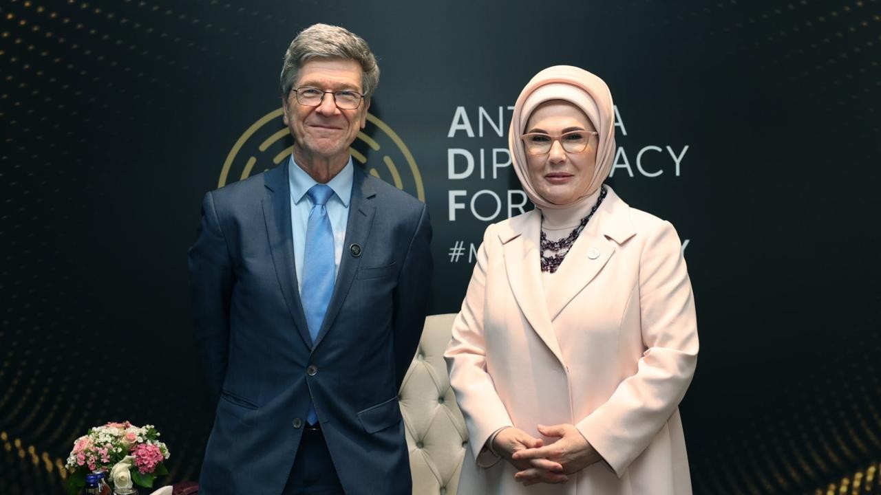 Emine Erdoğan, BM Sürdürülebilir Kalkınma Çözümleri Ağı Başkanı Sachs ile görüştü