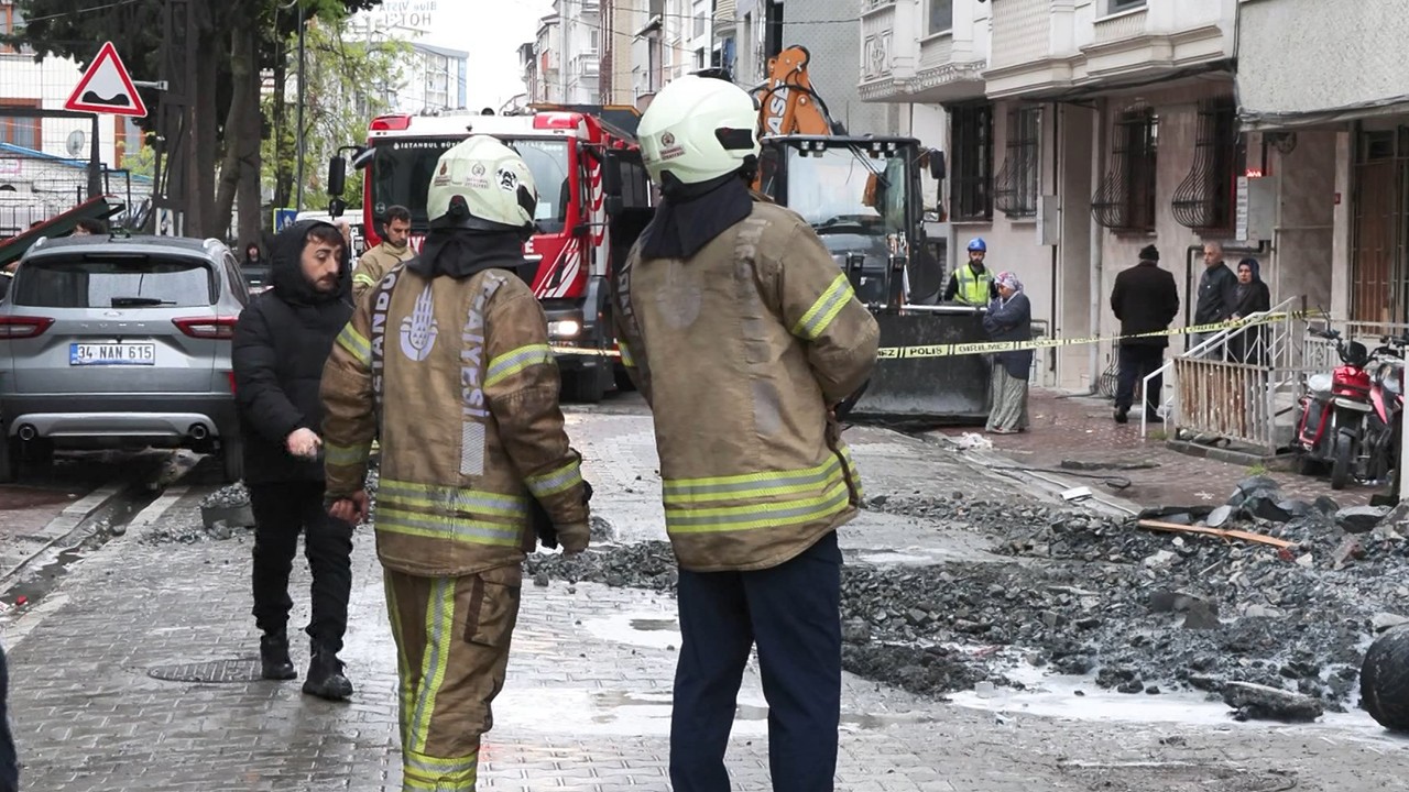 Doğal gaz kaynaklı patlama: 2 binada yangın çıktı, 2 işçi yaralandı